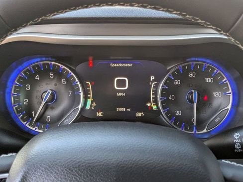 Used 2025 Chrysler Pacifica Select image 17