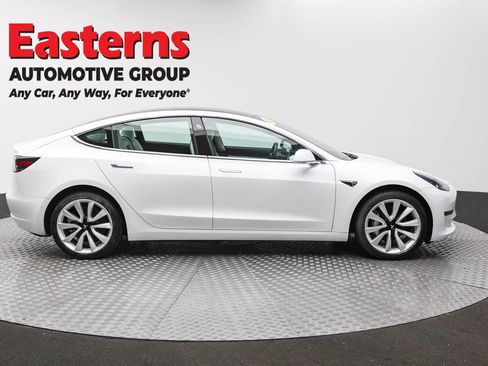 Used 2019 Tesla Model 3 Standard Range image 4