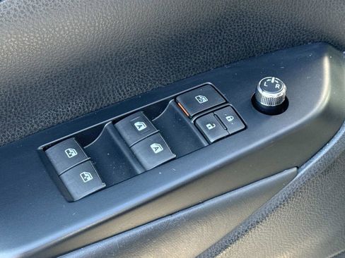 Used 2019 Toyota Highlander XLE AWD/4WD image 18