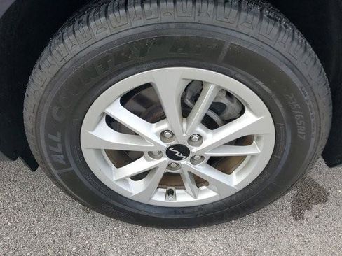 Used 2024 Kia Carnival LX image 9