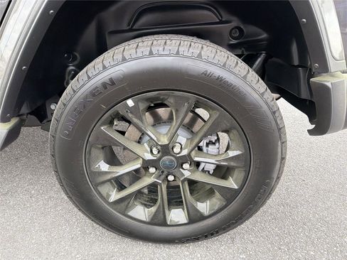 Used 2025 Jeep Wrangler Sahara image 19