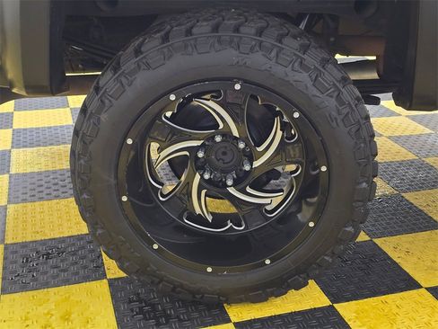 Used 2018 Chevrolet Silverado 1500 LT w/ LT Eassist Package image 9