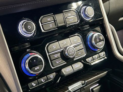 Used 2022 GMC Yukon Denali image 16