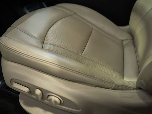 Used 2019 Buick Enclave Premium AWD/4WD image 37