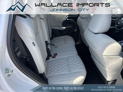 Used 2023 Mitsubishi Outlander SEL AWD/4WD image 34