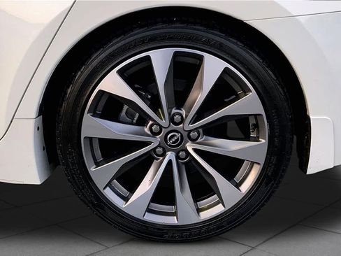 Used 2023 Nissan Maxima Platinum w/ Sport Mat Group FWD image 11