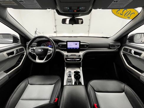 Used 2023 Ford Explorer XLT w/ Equipment Group 202A image 4