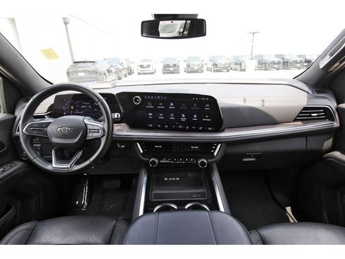 Used 2025 Chevrolet Suburban Z71 AWD/4WD image 9