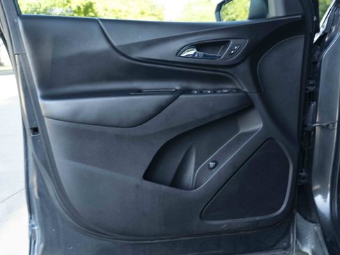Used 2018 Chevrolet Equinox LT FWD image 36
