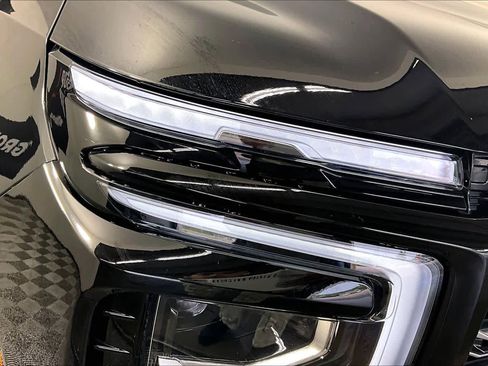 Used 2025 Chevrolet Suburban High Country image 26