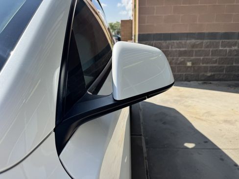 Used 2022 Tesla Model Y Long Range image 12