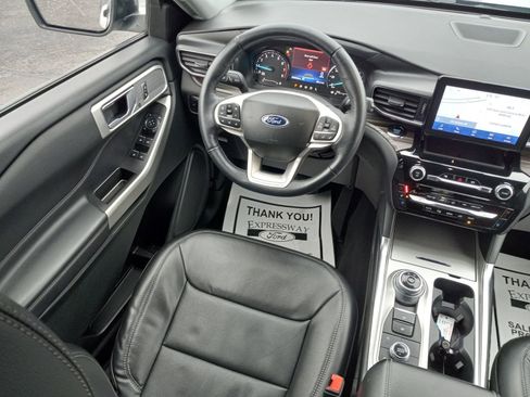 Used 2023 Ford Explorer Limited image 17