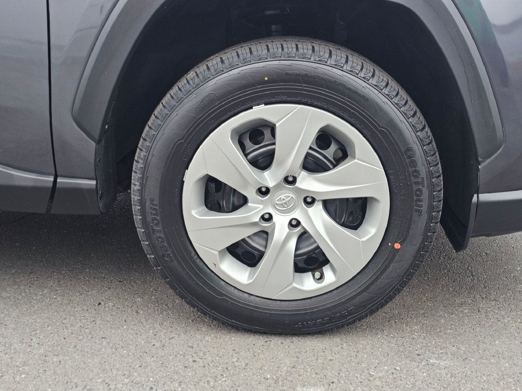Certified 2021 Toyota RAV4 LE AWD/4WD image 9