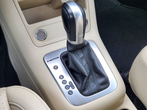 Used 2016 Volkswagen Tiguan S image 26