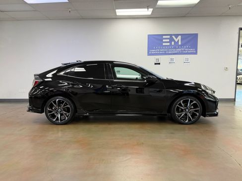 Used 2018 Honda Civic Sport image 5