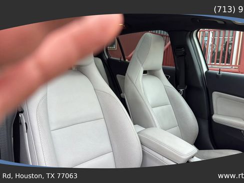 Used 2015 Mercedes-Benz GLA 250 4MATIC image 36