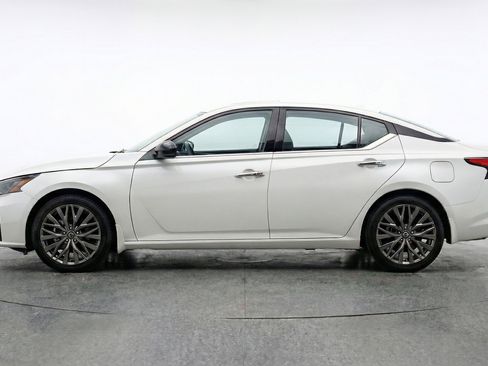 Used 2025 Nissan Altima 2.5 SV image 5