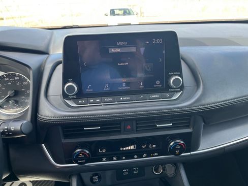 Used 2025 Nissan Rogue SV image 17