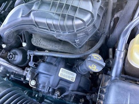 Used 2019 Dodge Challenger SXT RWD image 33
