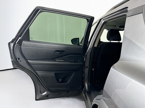 Used 2024 Nissan Pathfinder SV image 25