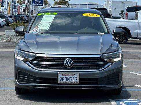 Used 2023 Volkswagen Jetta SE w/ Panoramic Sunroof Package FWD image 9