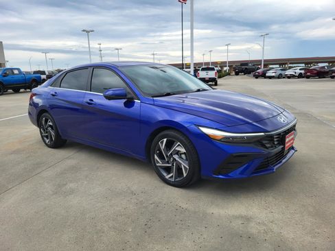 Used 2024 Hyundai Elantra Limited image 7