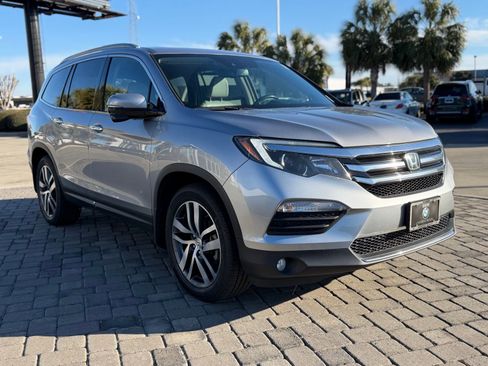 Used 2017 Honda Pilot Touring image 7