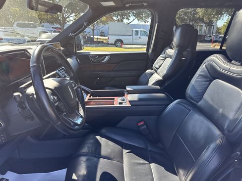 Used 2023 Lincoln Navigator Reserve image 13