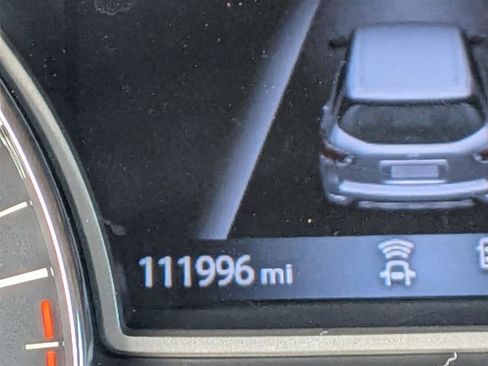 Used 2019 Nissan Pathfinder SV image 19