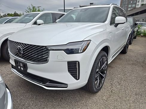 New 2026 Volvo XC90 T8 Plus image 3