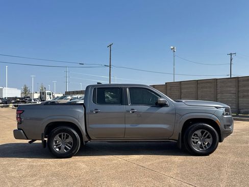 Certified 2025 Nissan Frontier SV w/ Tow Package RWD image 27