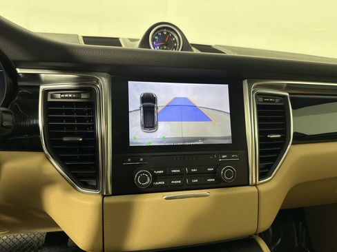 Certified 2018 Porsche Macan image 29