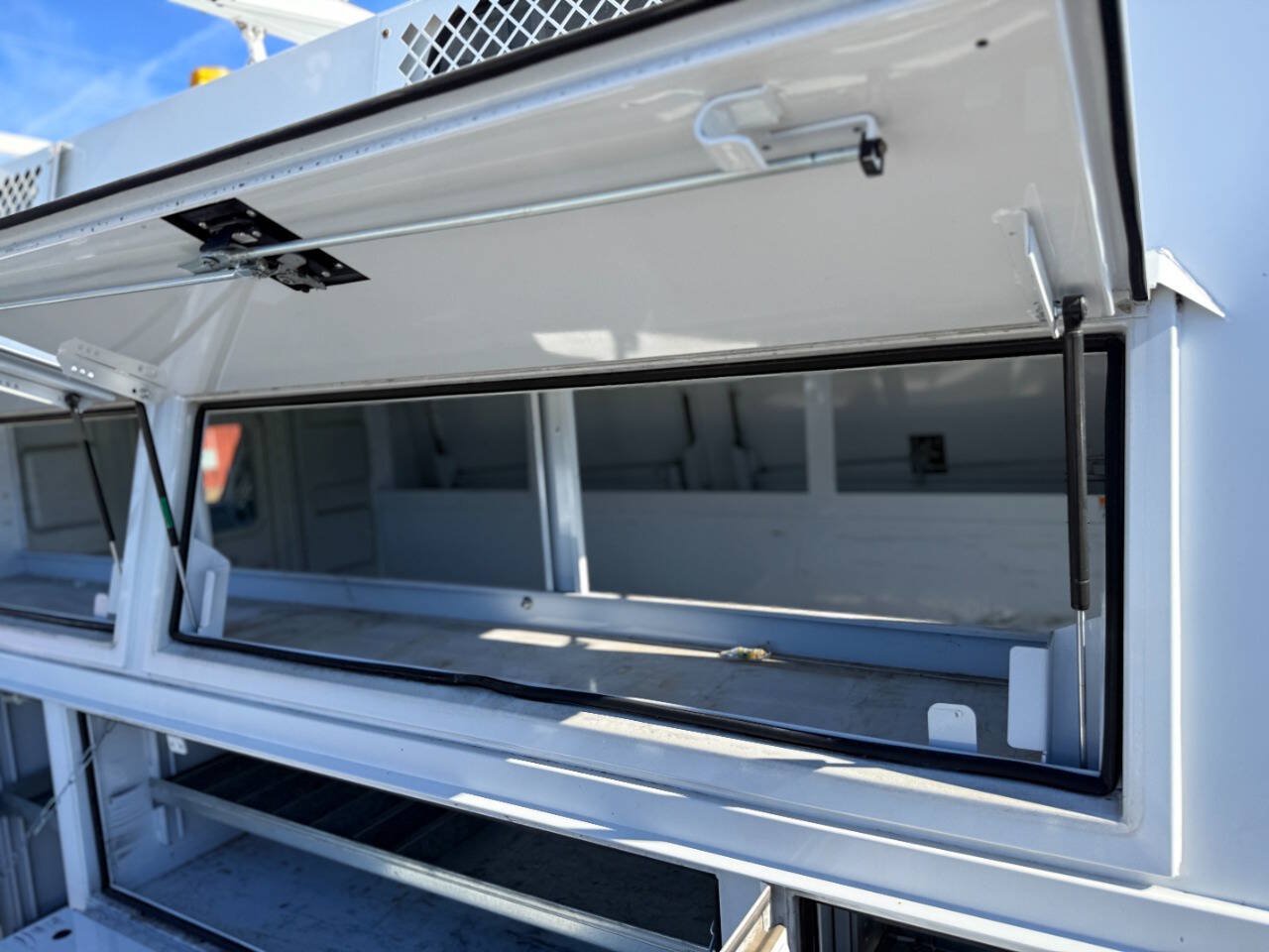 Used 2017 Ford E-350 and Econoline 350 Super Duty RWD image 19