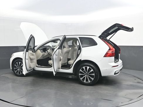 Certified 2024 Volvo XC60 B5 Plus w/ Protection Package Premier AWD/4WD image 39