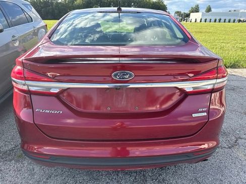 Used 2017 Ford Fusion SE w/ Equipment Group 201A FWD image 4