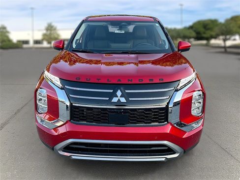 New 2025 Mitsubishi Outlander SE image 2