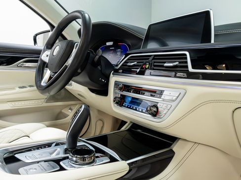 Used 2020 BMW ALPINA B7 xDrive w/ Interior Design Package AWD/4WD image 25