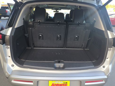 New 2025 Nissan Pathfinder Platinum w/ Cargo Package image 32