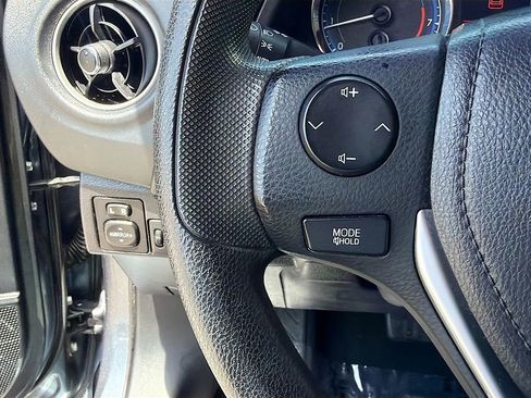 Used 2019 Toyota Corolla LE FWD image 32