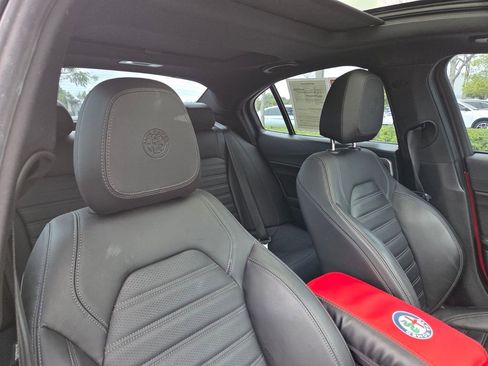 Used 2023 Alfa Romeo Giulia Veloce image 16