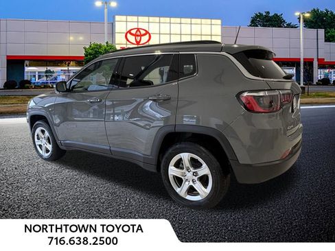 Used 2024 Jeep Compass Latitude image 3