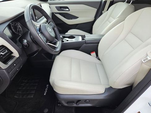 Certified 2021 Nissan Rogue SV w/ Premium Package FWD image 14