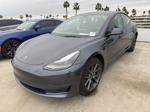 Used 2023 Tesla Model 3 Standard Range image 1