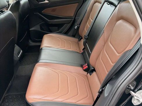Used 2025 Volkswagen Jetta SEL FWD image 8