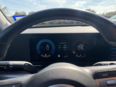 Used 2025 Hyundai Kona SEL AWD/4WD image 35