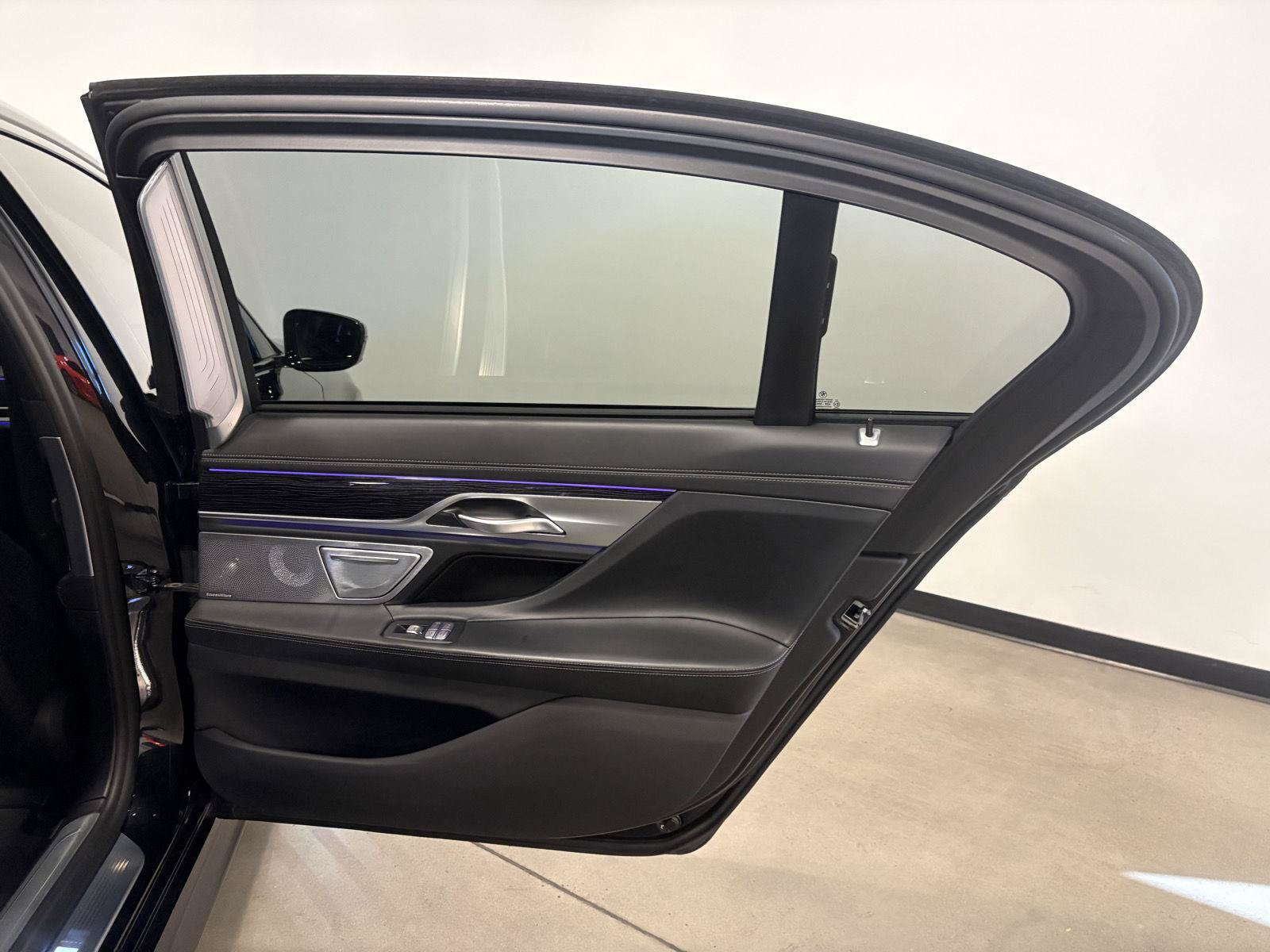 Used 2022 BMW 750i xDrive w/ Executive Package AWD/4WD image 48