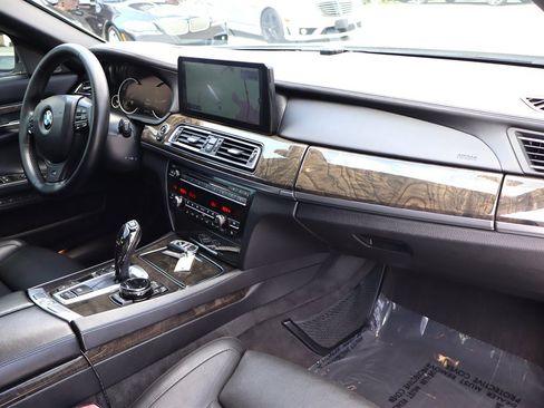 Used 2015 BMW 750i RWD image 17