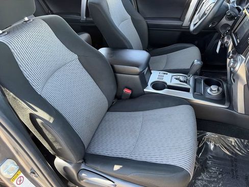 Used 2018 Toyota 4Runner SR5 AWD/4WD image 11