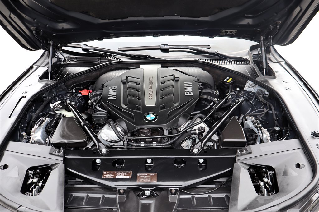 Used 2015 BMW 750Li RWD image 43