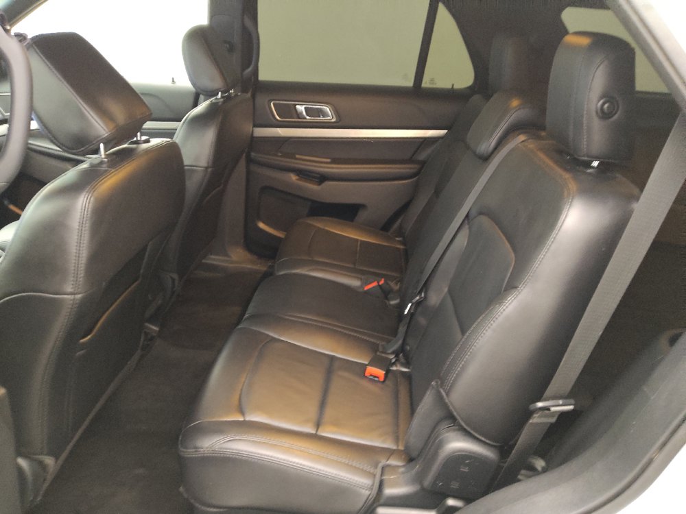 Used 2018 Ford Explorer XLT w/ Equipment Group 202A FWD image 18